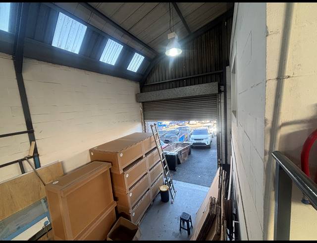 375M² WAREHOUSE TO LET IN STIKLAND INDUSTRIAL